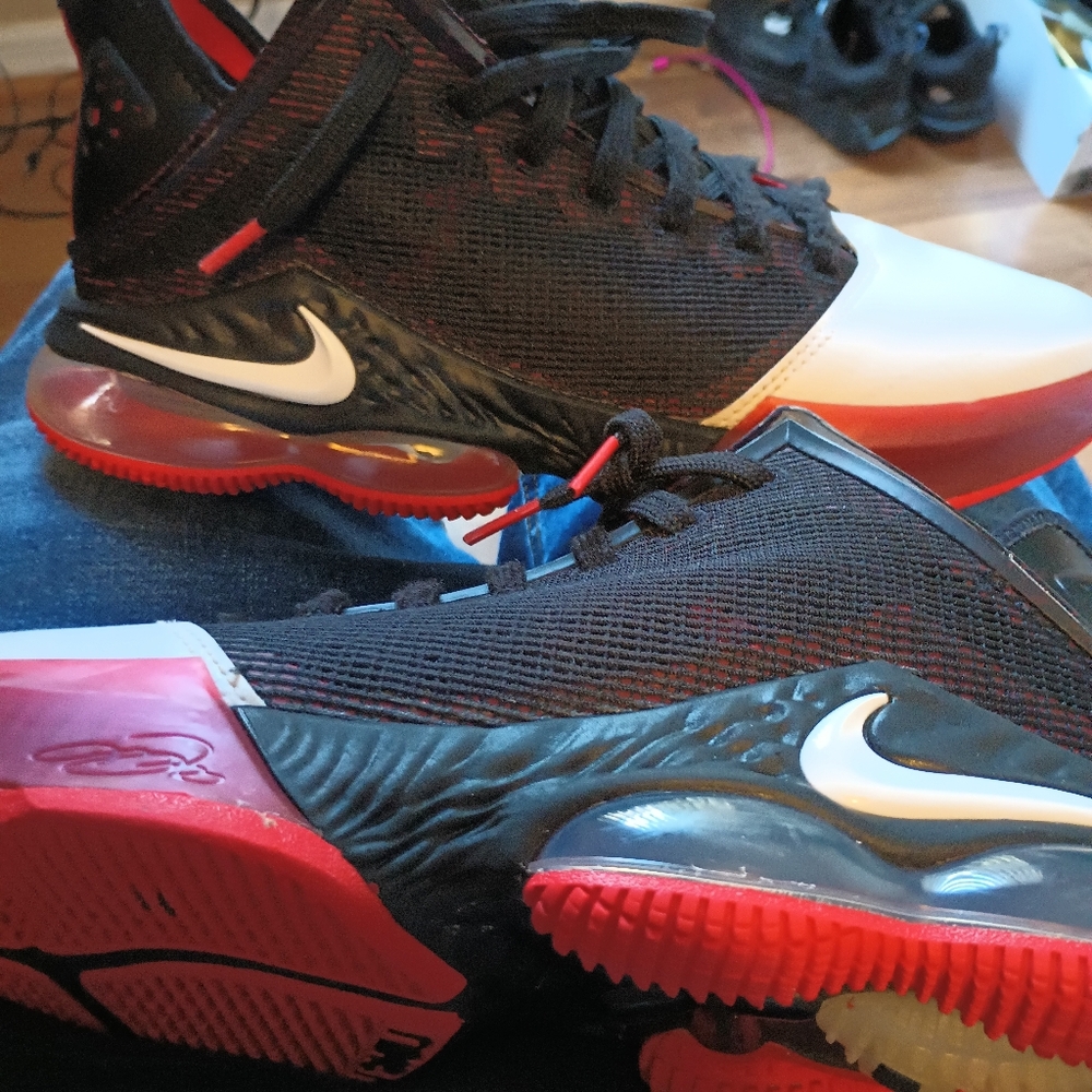 🔥Super Fire Hot LeBron 19 Low Classic Basketball Shoe 9.5 - Picture 4 of 8